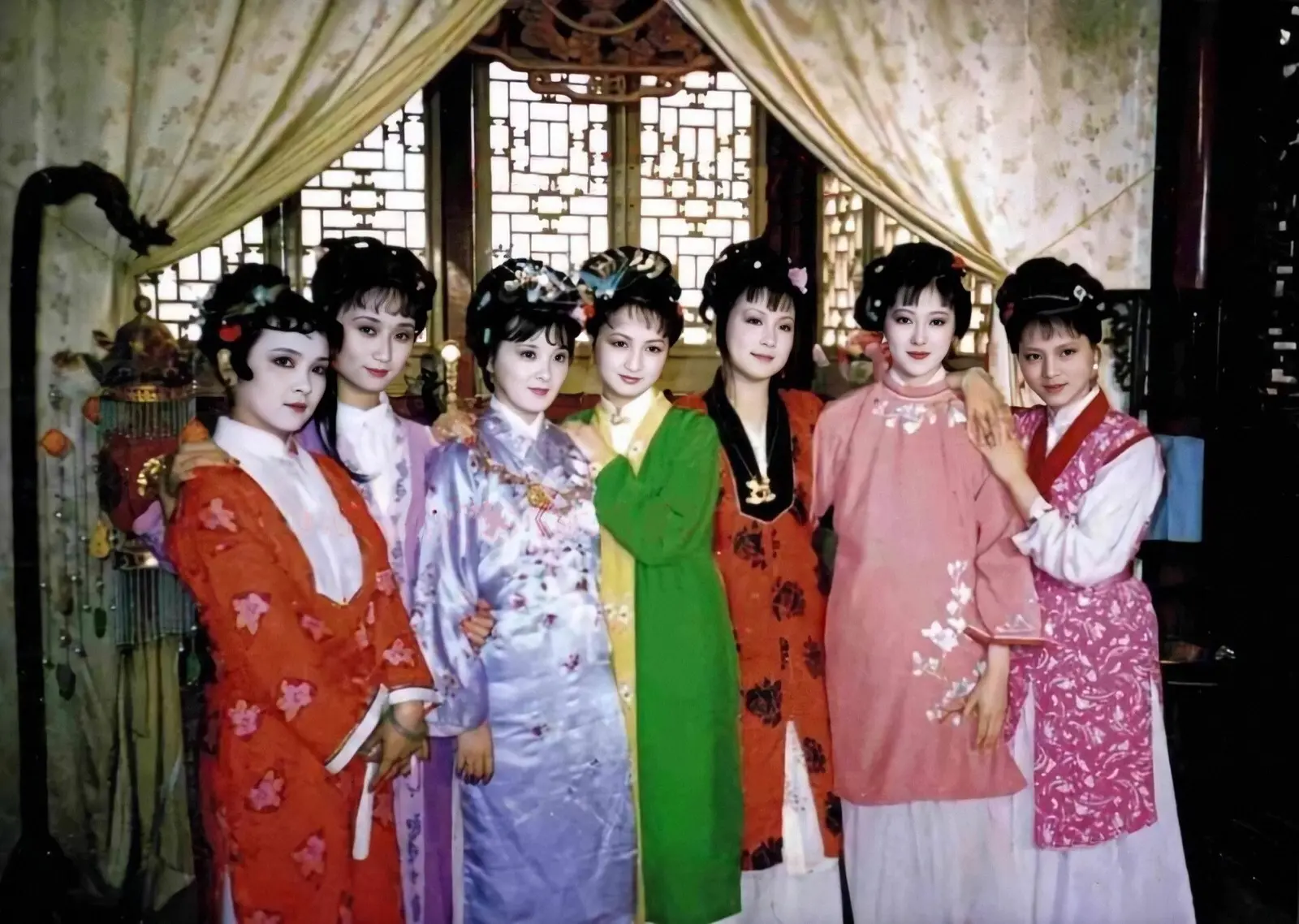 《红楼梦》的现代启示：镜花水月中的生命真谛